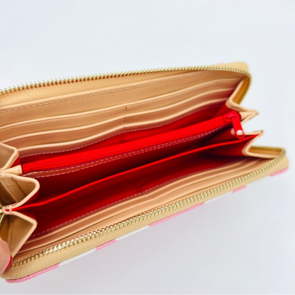 Dooney & Bourke Pink & White Chevron Large Wallet Wristlet NWT - Picture 3 of 8